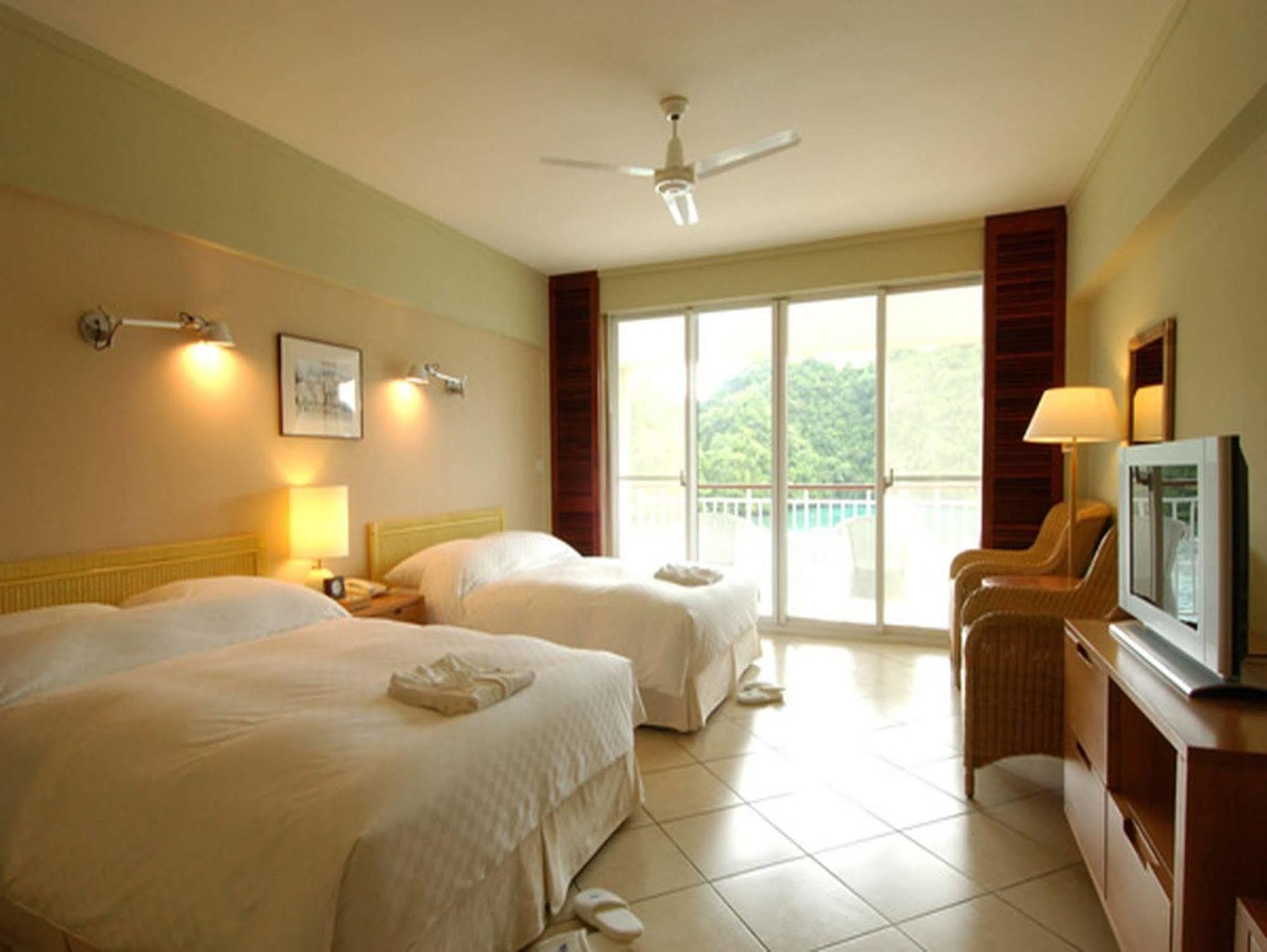 Palau Royal Resort Koror Ngoại thất bức ảnh